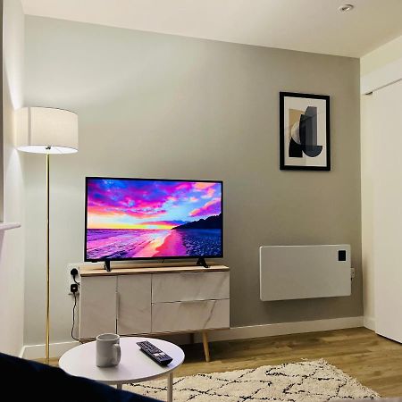 Fantastic One Bedroom Apartment Near Old Trafford Stadium Manchester Ngoại thất bức ảnh